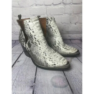 Jeffrey Campbell Cromwell White
Snake Print Leather Western
Cowboy boots 7.5